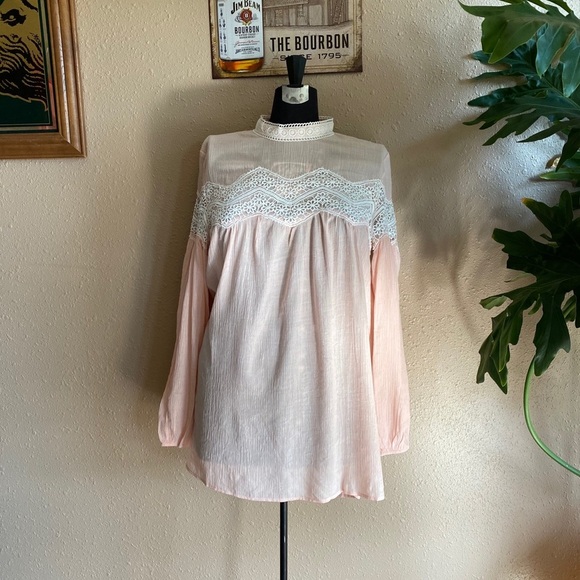 Boho Chic Peach Blouse w Open Crochet Detail - Picture 2 of 8